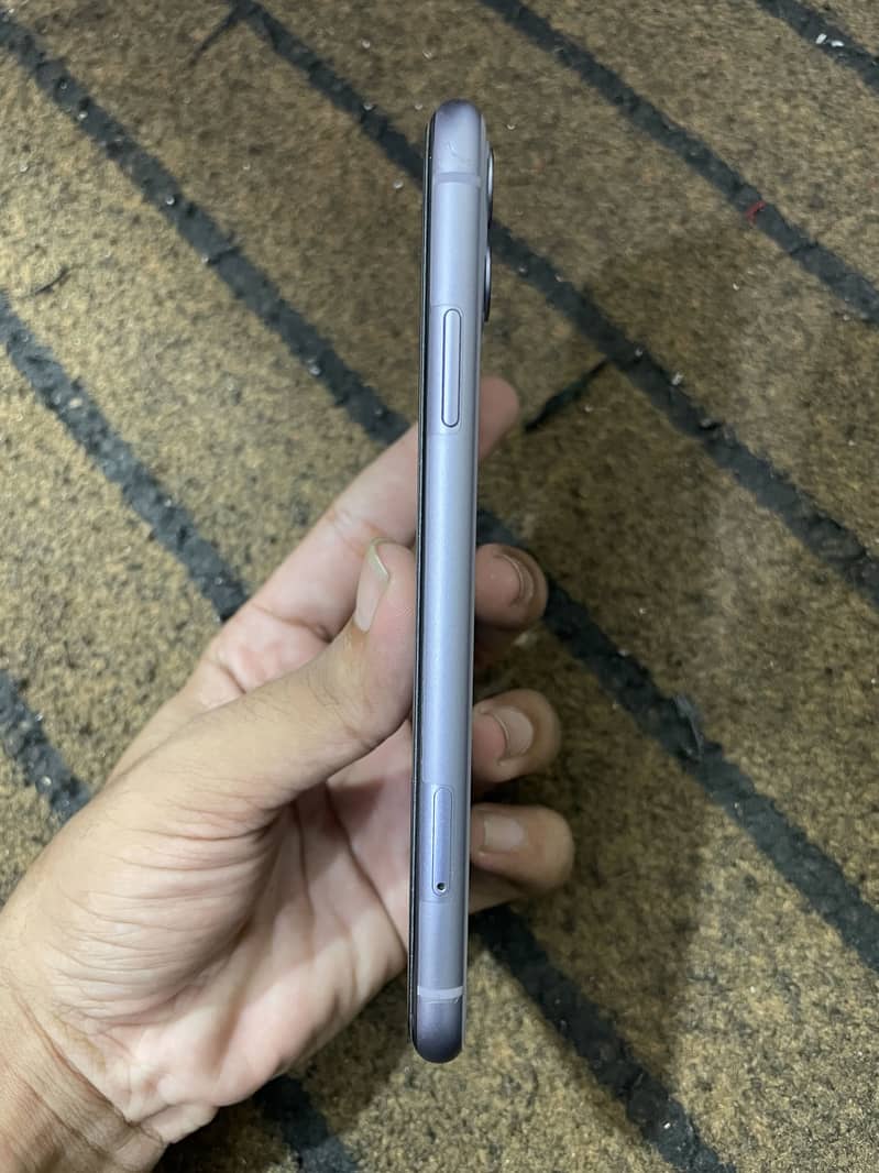 Apple iPhone 11 3