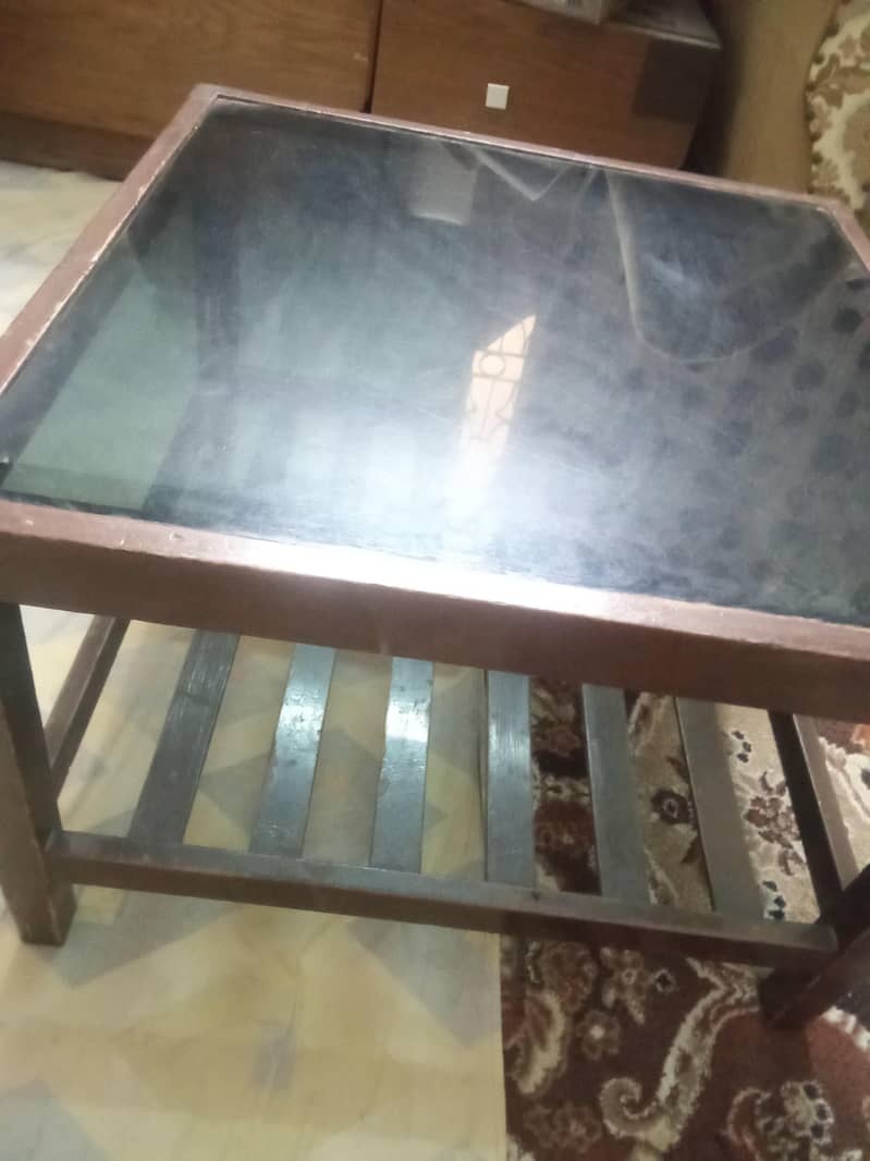 table without damage 1
