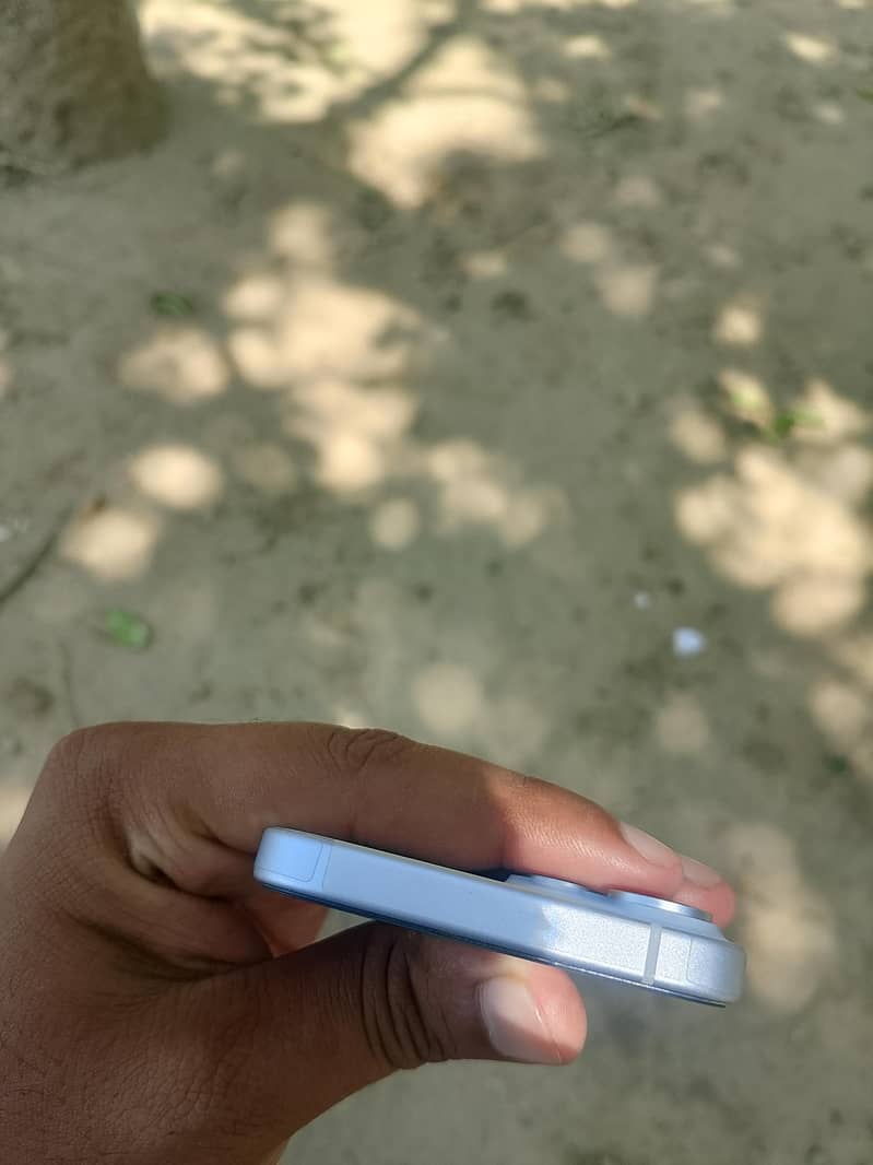 Apple iPhone 15 2