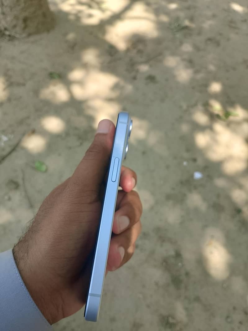 Apple iPhone 15 4