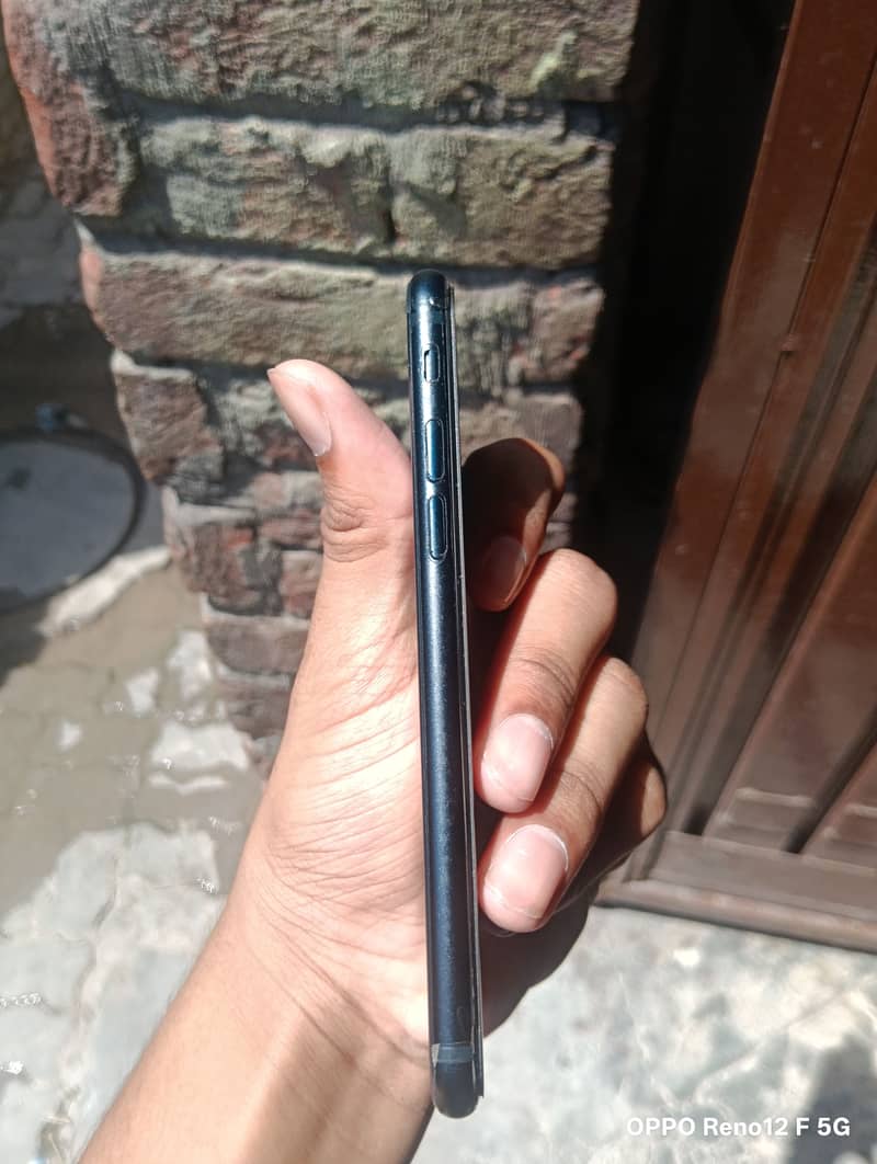 iPhone SE 3 (3rd generation) 4