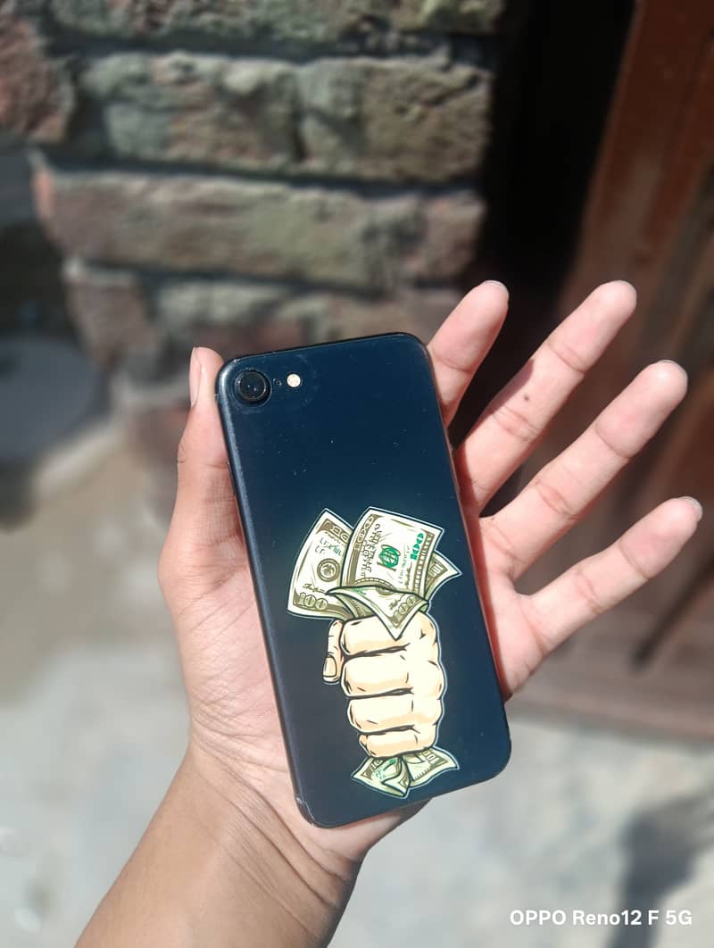 iPhone SE 3 (3rd generation) 6
