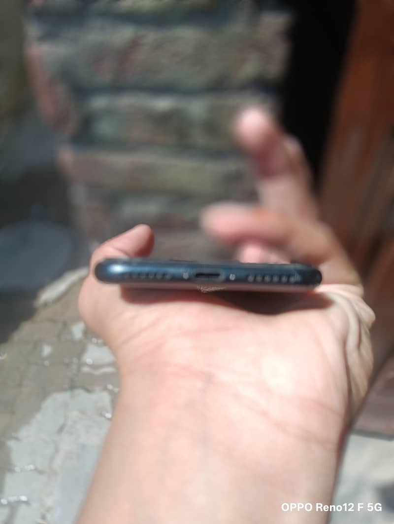 iPhone SE 3 (3rd generation) 7