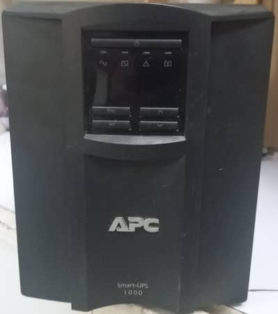 APC SMART UPS 1000VA/700W