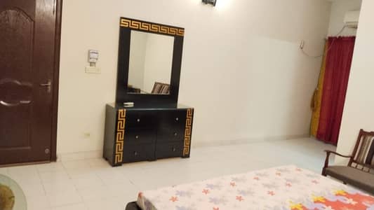 Gulberg 1 kanal upper portion 3 bedroom's faceing park