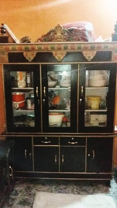 2 items dressing and almari for sale with comfortable price