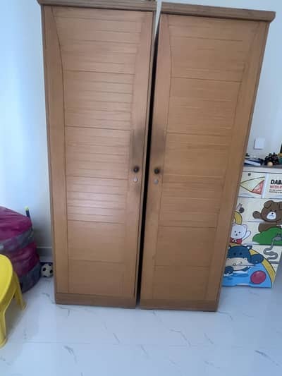 Wardrobe cabinet