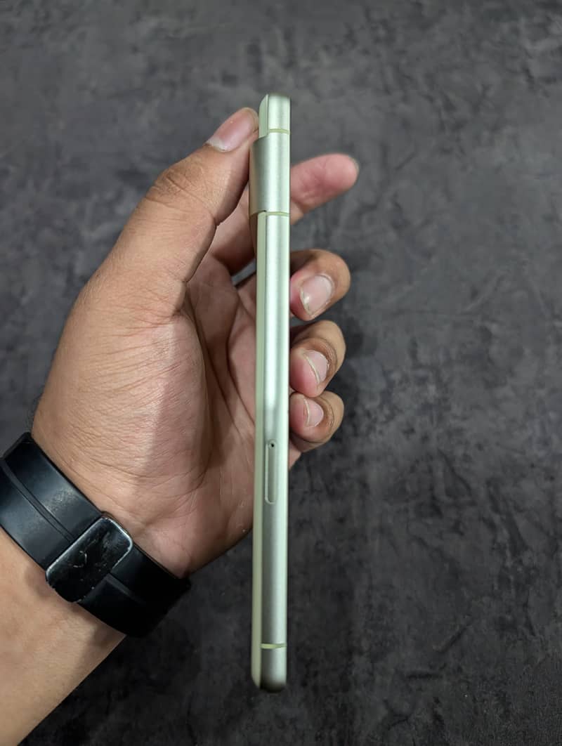 Google Pixel 7 4