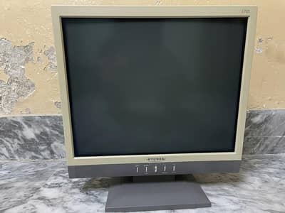 hyundai lcd used but in working condition
