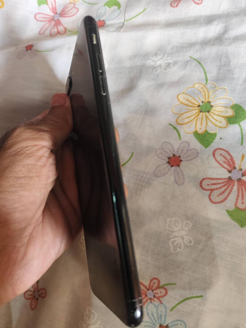Apple iPhone 7 Plus 3