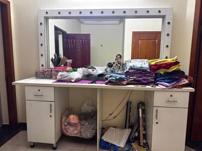 Beauty saloon console/ table vanity for sale