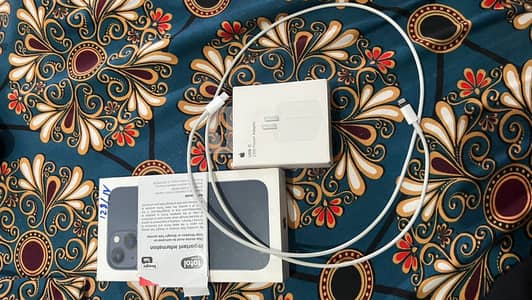 Apple iPhone 13 box