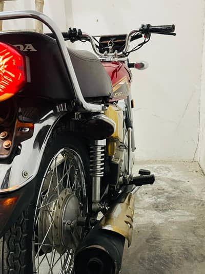 Honda 125 Self Start Gold Special Edition