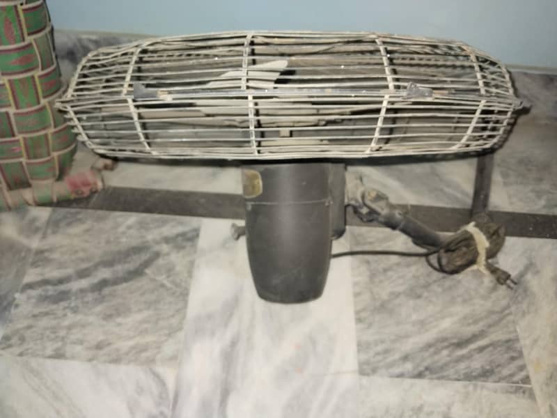 wall bracket fan 1