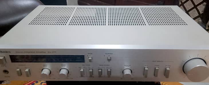 Technics SU-Z11 is a classic vintage stereo integrated