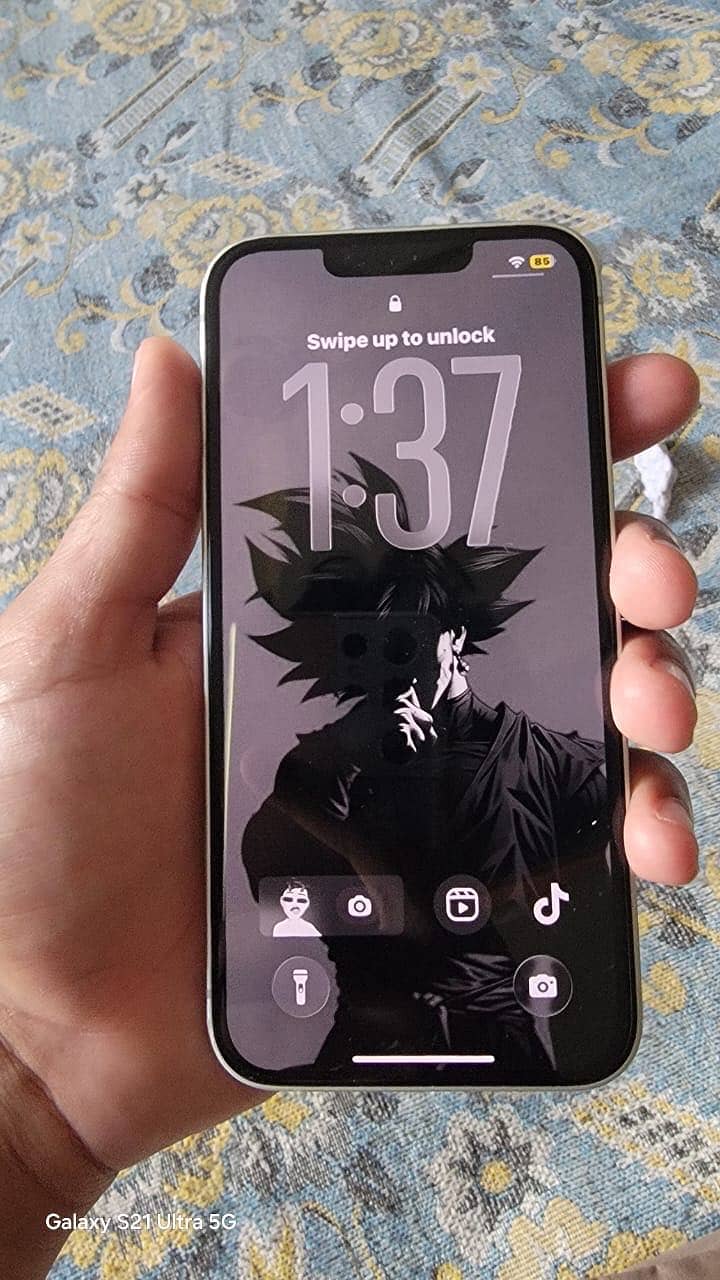 Apple iPhone 16e 2