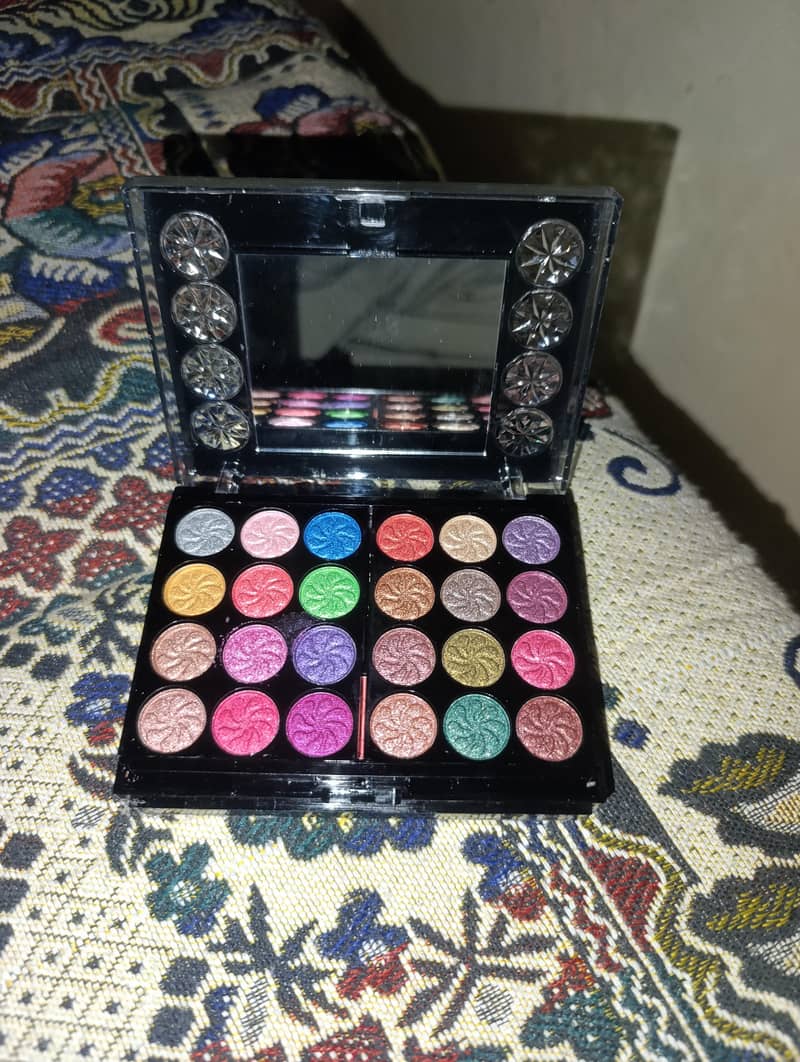 Makeup kit 4