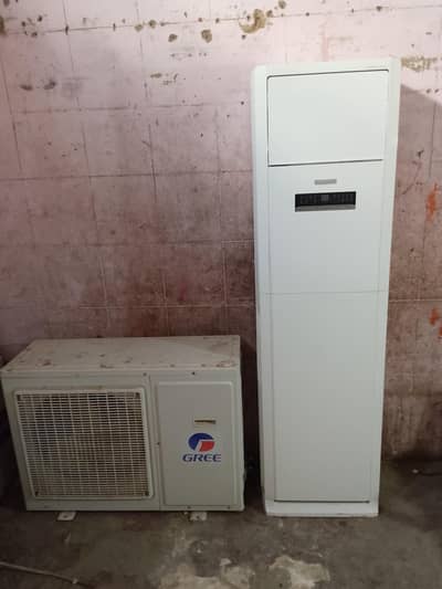 2 tan gree floor stand