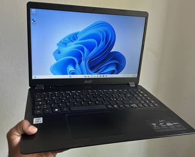 Accer Aspire Laptop core i3 8Gb Ram 238Hard