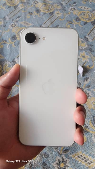 Apple iPhone 16e