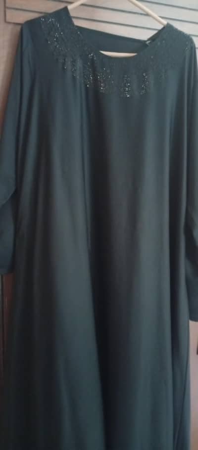 light stones on neck and sleeves