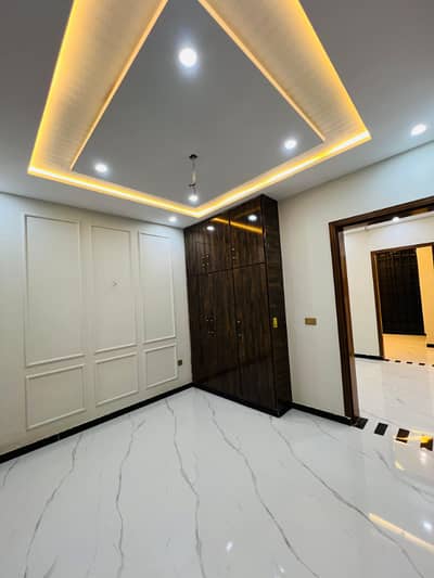 5 Marla Like Brand New House For Rent In Eden Boulevard MAIN COLLEGE ROAD LHR