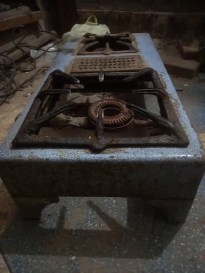 Strong Stove with thick iron layer.