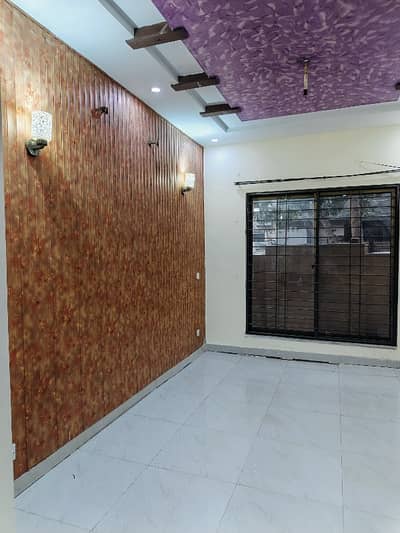 8 MARLA LOWER PORTION FOR RENT IN MILITARY ACCOUNT MAIN COLLEGE ROAD LHR