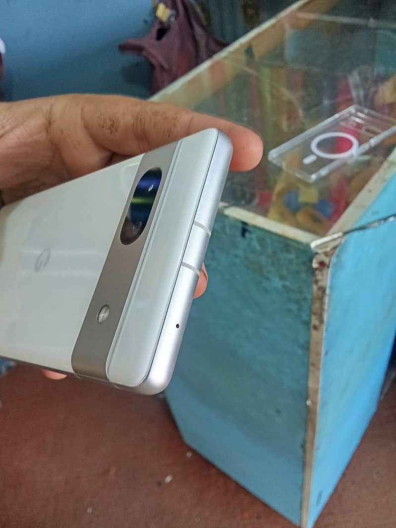 Google Pixel 7a 4