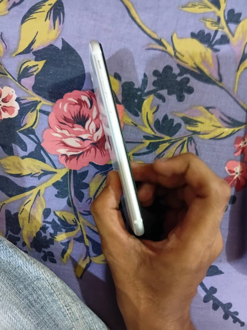 Apple iPhone SE final price 2
