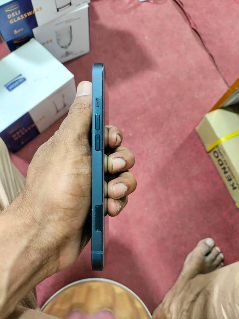 Apple iPhone 13 1