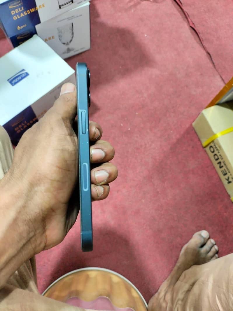 Apple iPhone 13 4