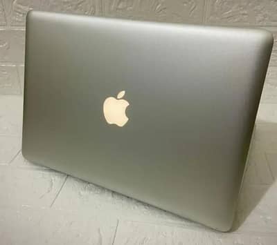 Macbook pro 2012 i. 5 / 2.5Ghz 16gb ram 128gb rom