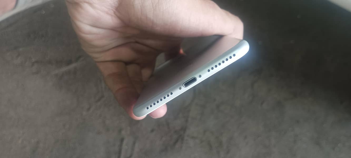 Apple iPhone 7 Plus 5