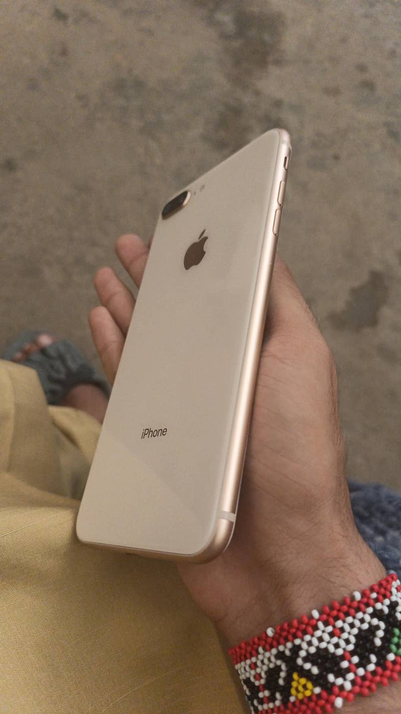 Apple iPhone 8 Plus 1