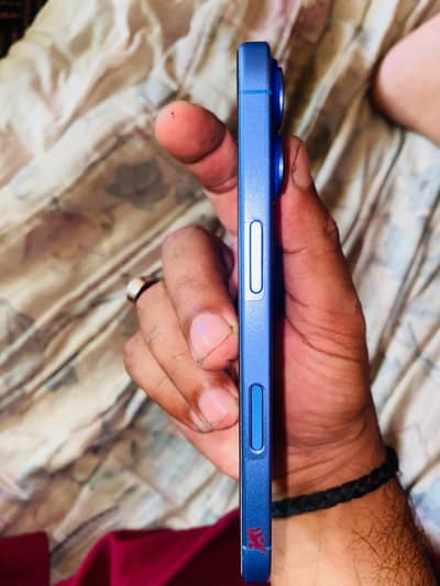 Apple iPhone 16