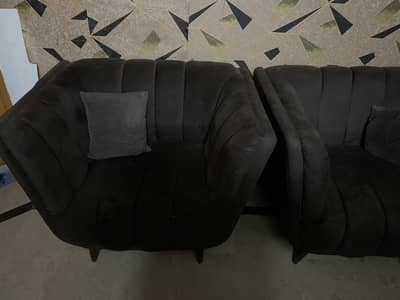 Single Seater 2 pieces Sofa Set For Sell