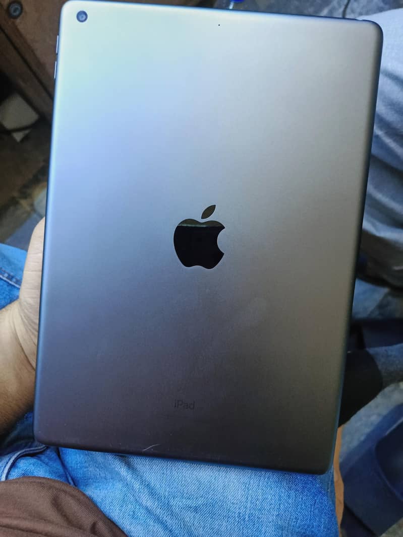 ipad 8th generation 32GB 1