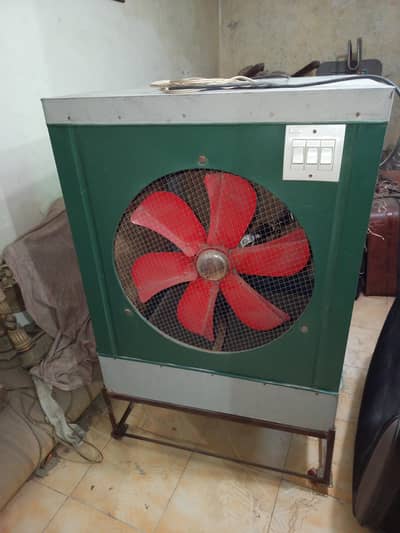 Clean condition cooler with stand