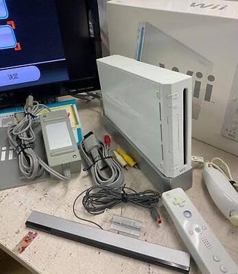 Wii all accessories available & full game & Parts