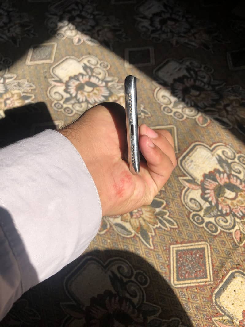 Apple iPhone X 3