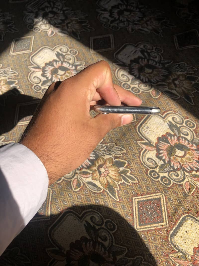 Apple iPhone X 4