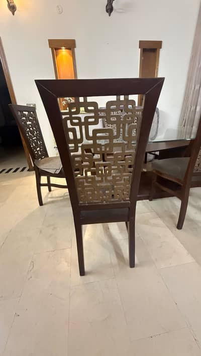 dininng tble urgent sale only 30k finl whtsapp 03224292901