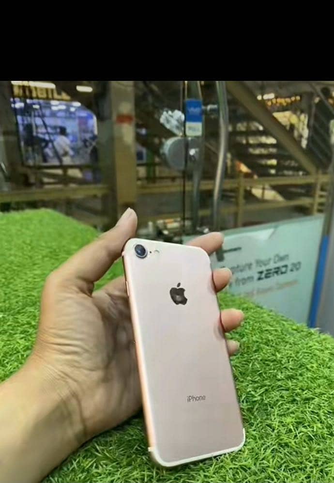 Apple iPhone 7 1