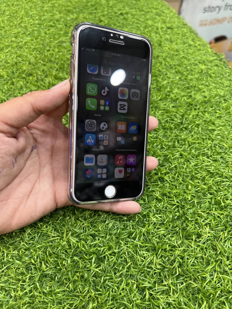 Apple iPhone 7 4
