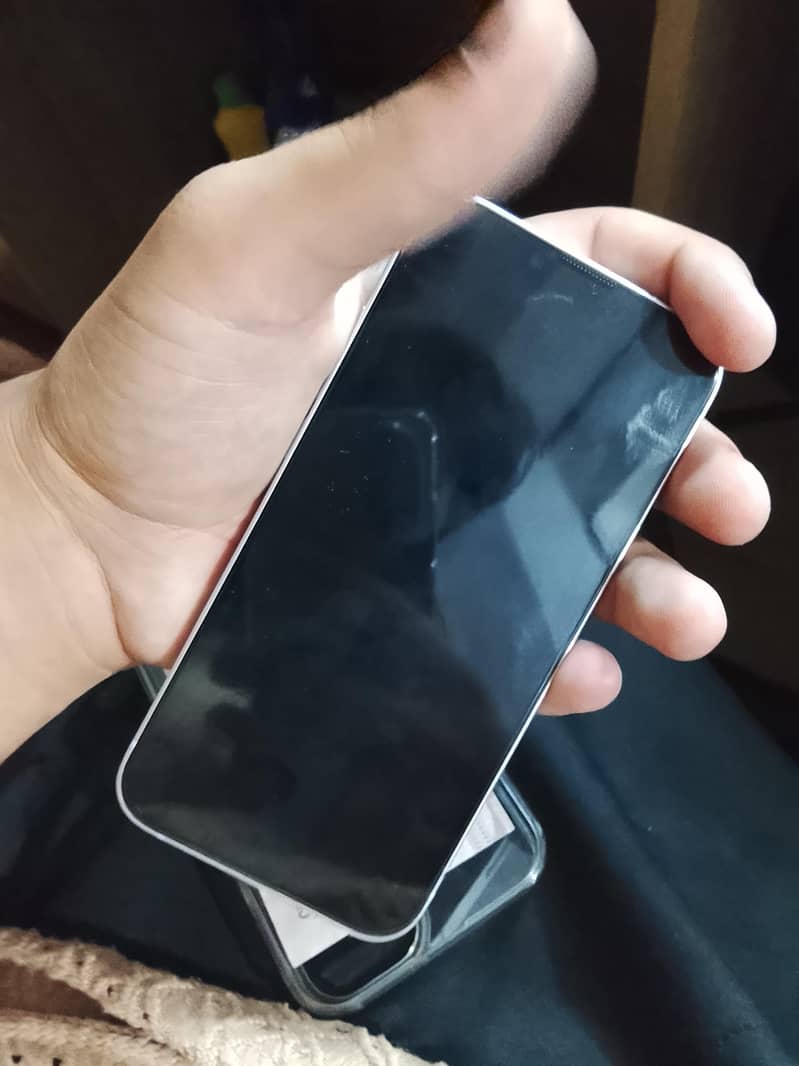 Apple iPhone 14 3