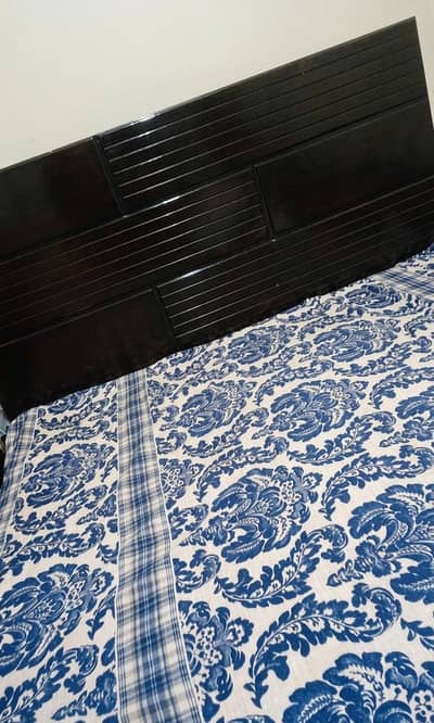 wooden bed in premium condition