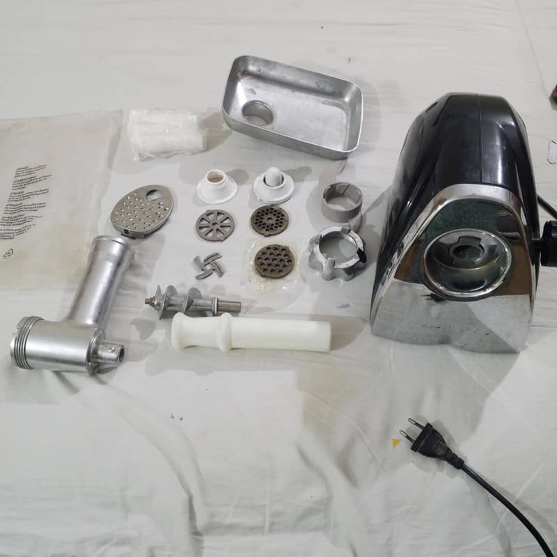 meat grinder 1
