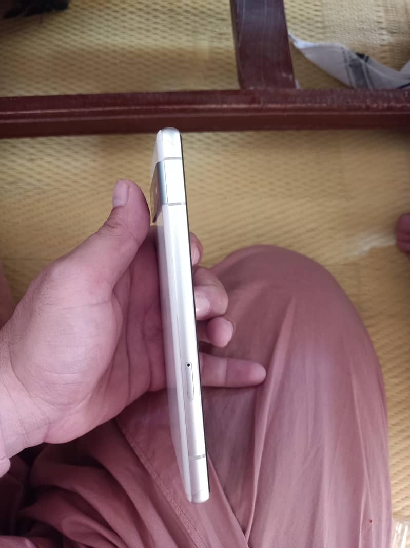 Google Pixel 7a 5