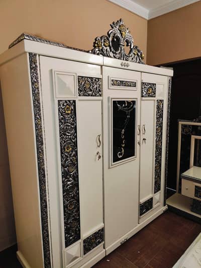 3 Door Wardrobe for Urgent sale